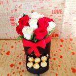 Caja de 12 rosas con ferrero rocher y globo, imagen-1