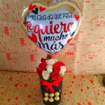 Caja de 12 rosas con ferrero rocher y globo, imagen-2